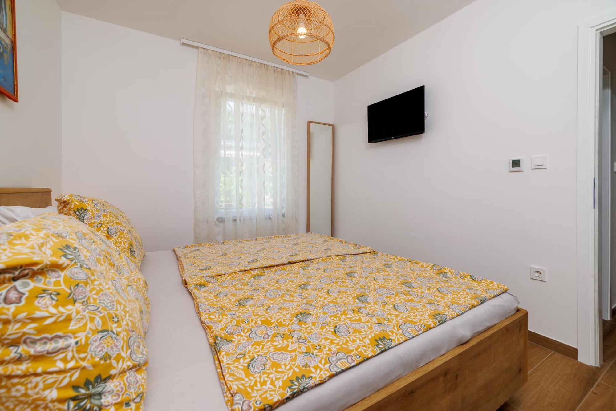 Apartmani Viktorija Jadranovo Exterior photo