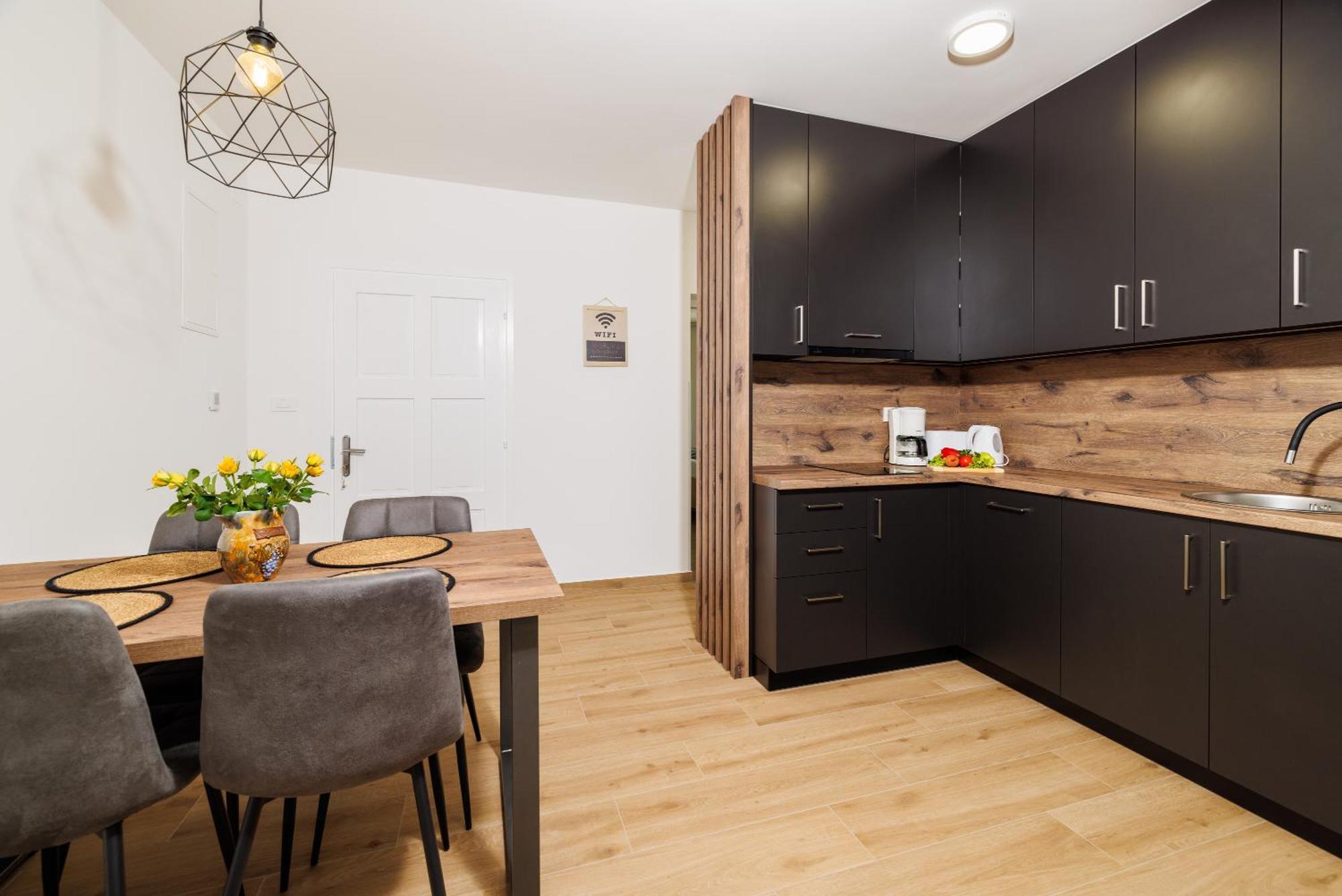 Apartmani Viktorija Jadranovo Exterior photo