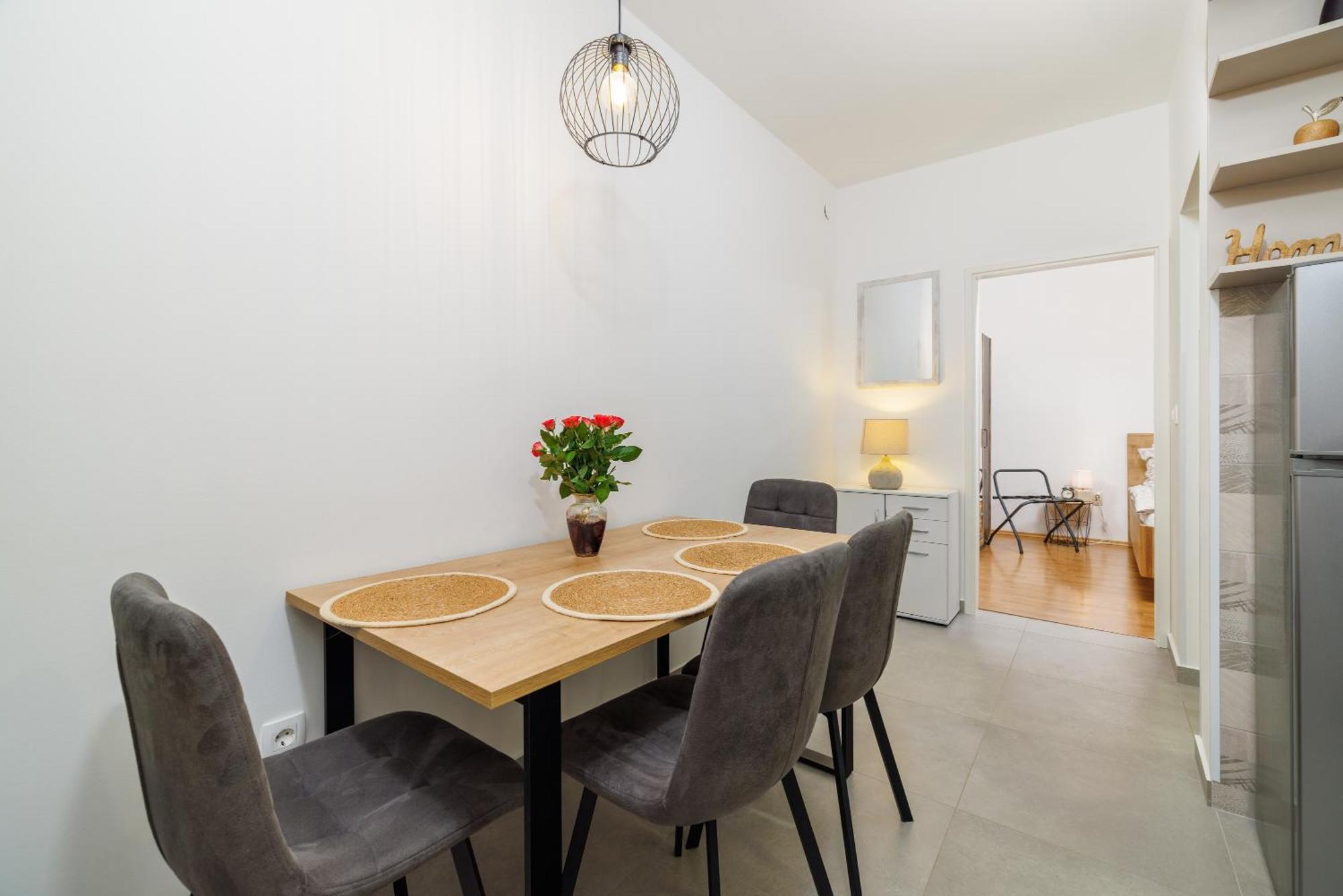 Apartmani Viktorija Jadranovo Exterior photo