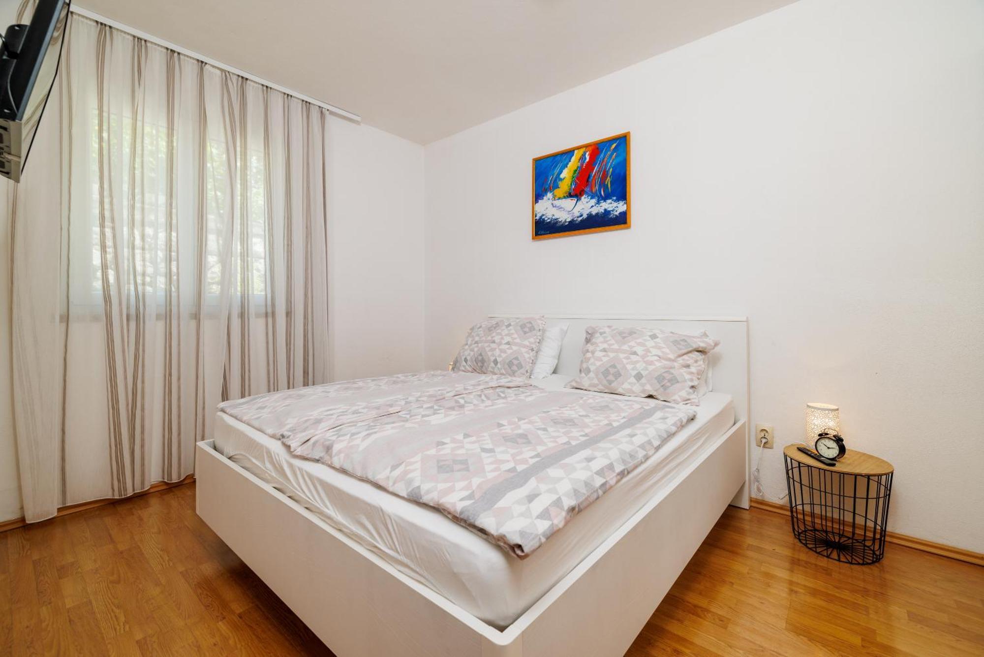 Apartmani Viktorija Jadranovo Exterior photo
