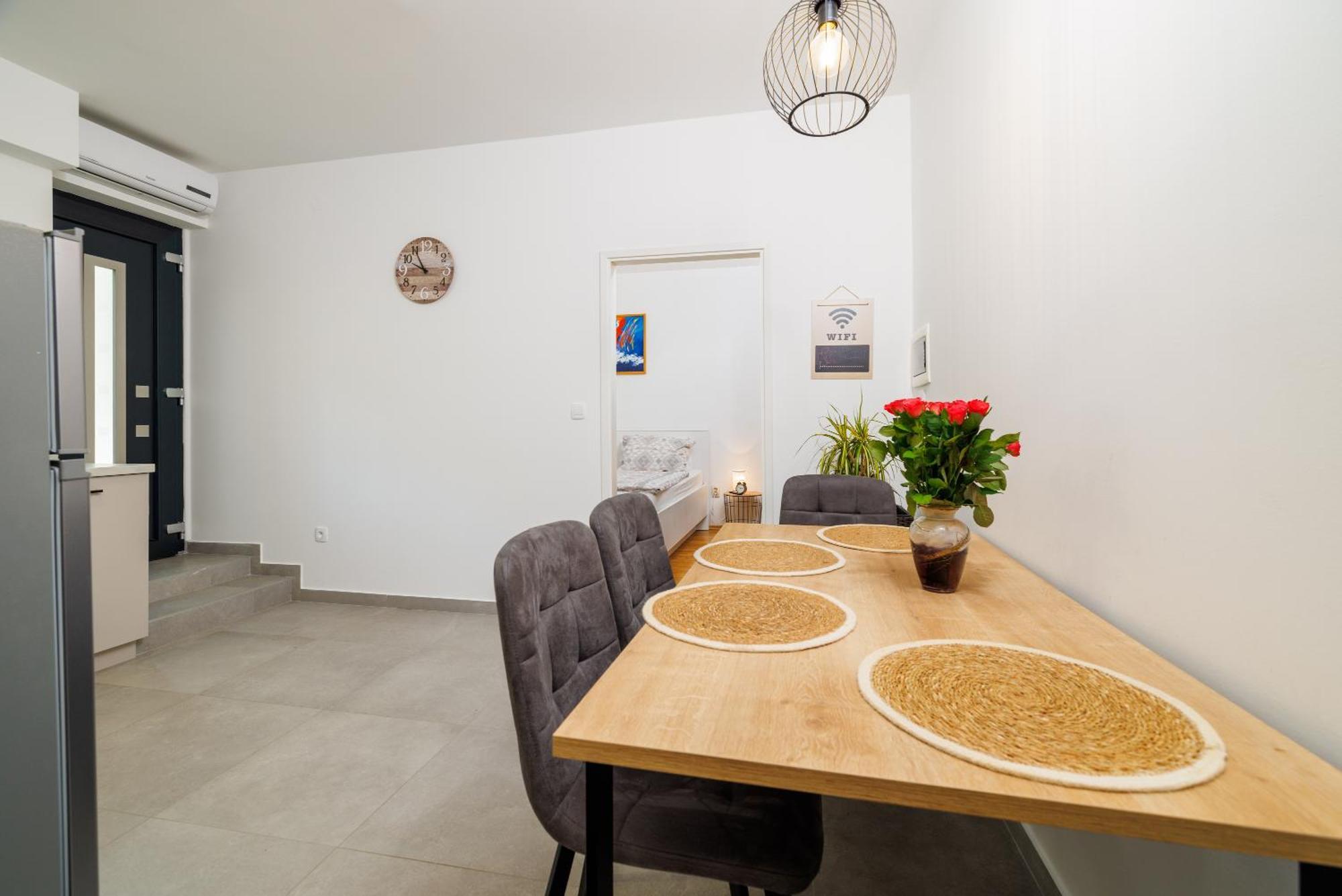 Apartmani Viktorija Jadranovo Exterior photo