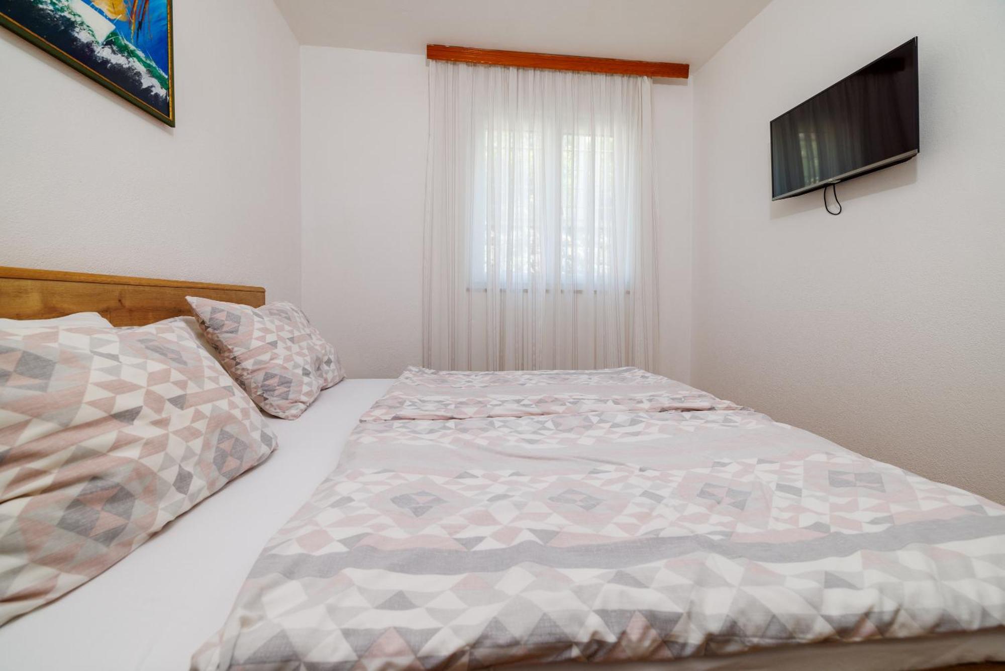 Apartmani Viktorija Jadranovo Exterior photo