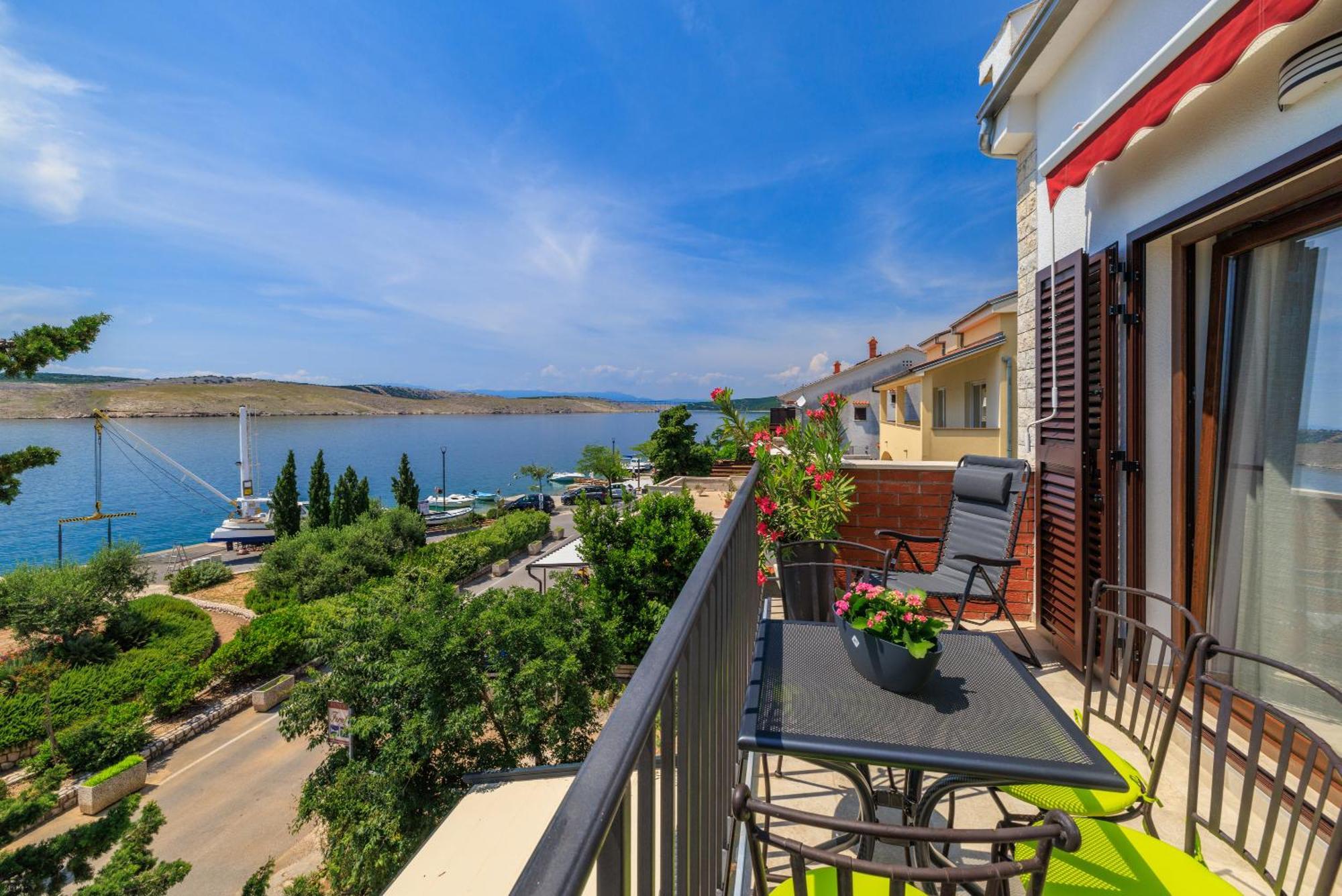 Apartmani Viktorija Jadranovo Exterior photo