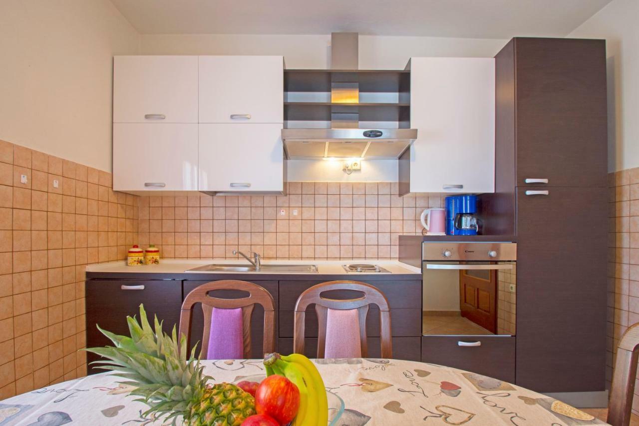 Apartmani Viktorija Jadranovo Exterior photo