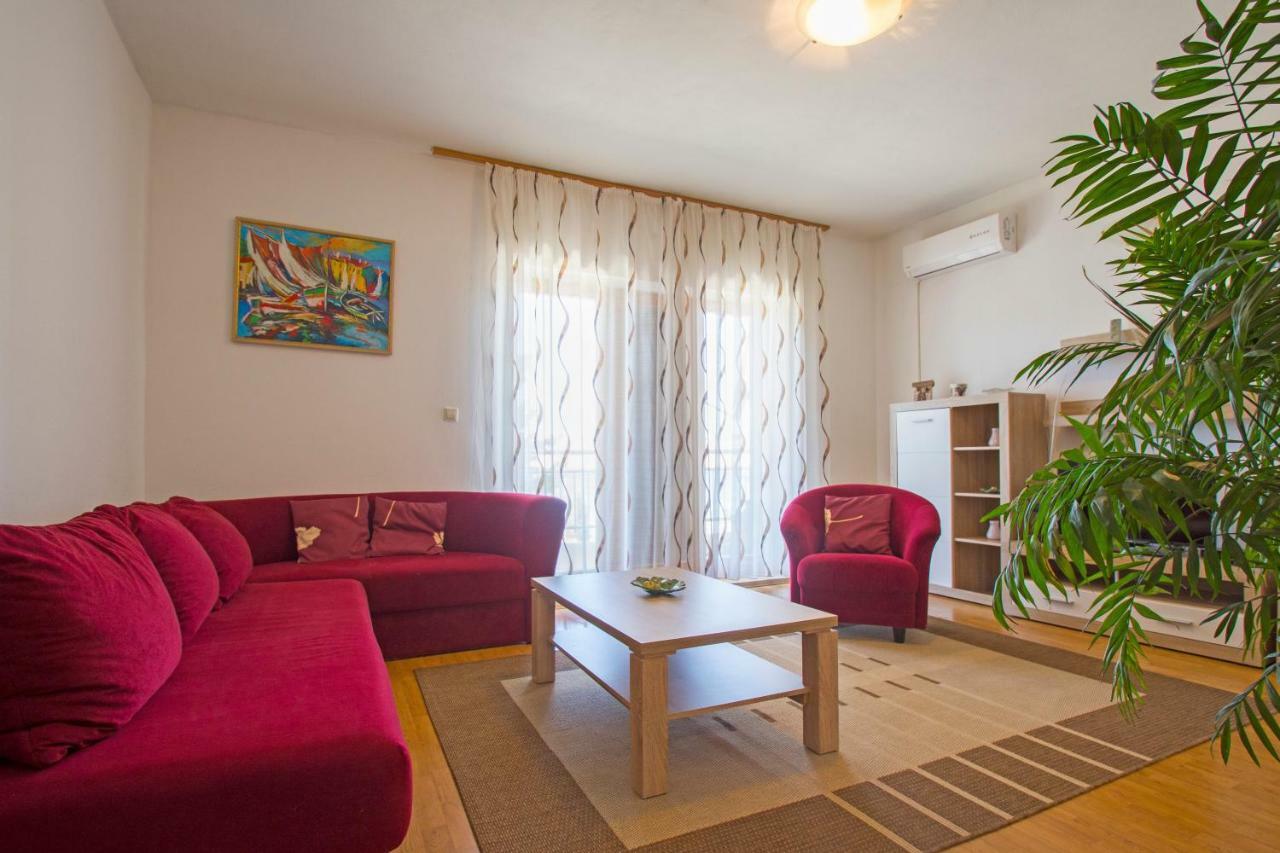 Apartmani Viktorija Jadranovo Exterior photo